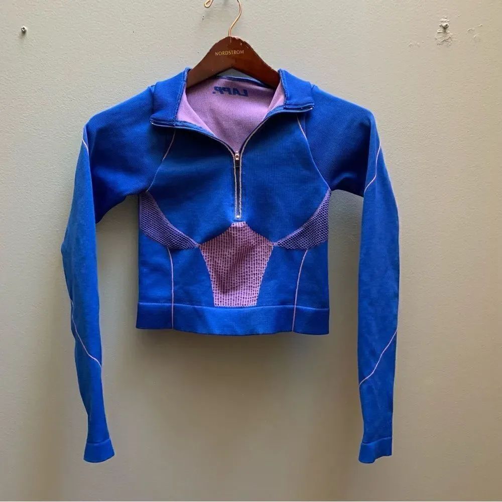 LAPP. 1/4 Zip Crop contour sports top size medium